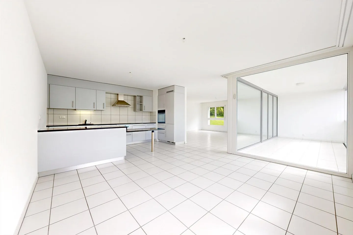 Spacious Accommodation - Photo 3 of 10