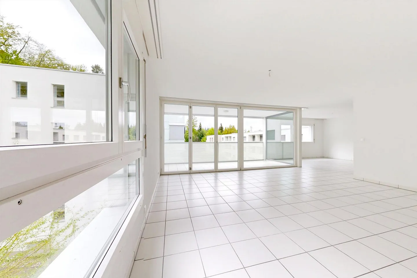 Spacious Accommodation - Photo 4 of 10