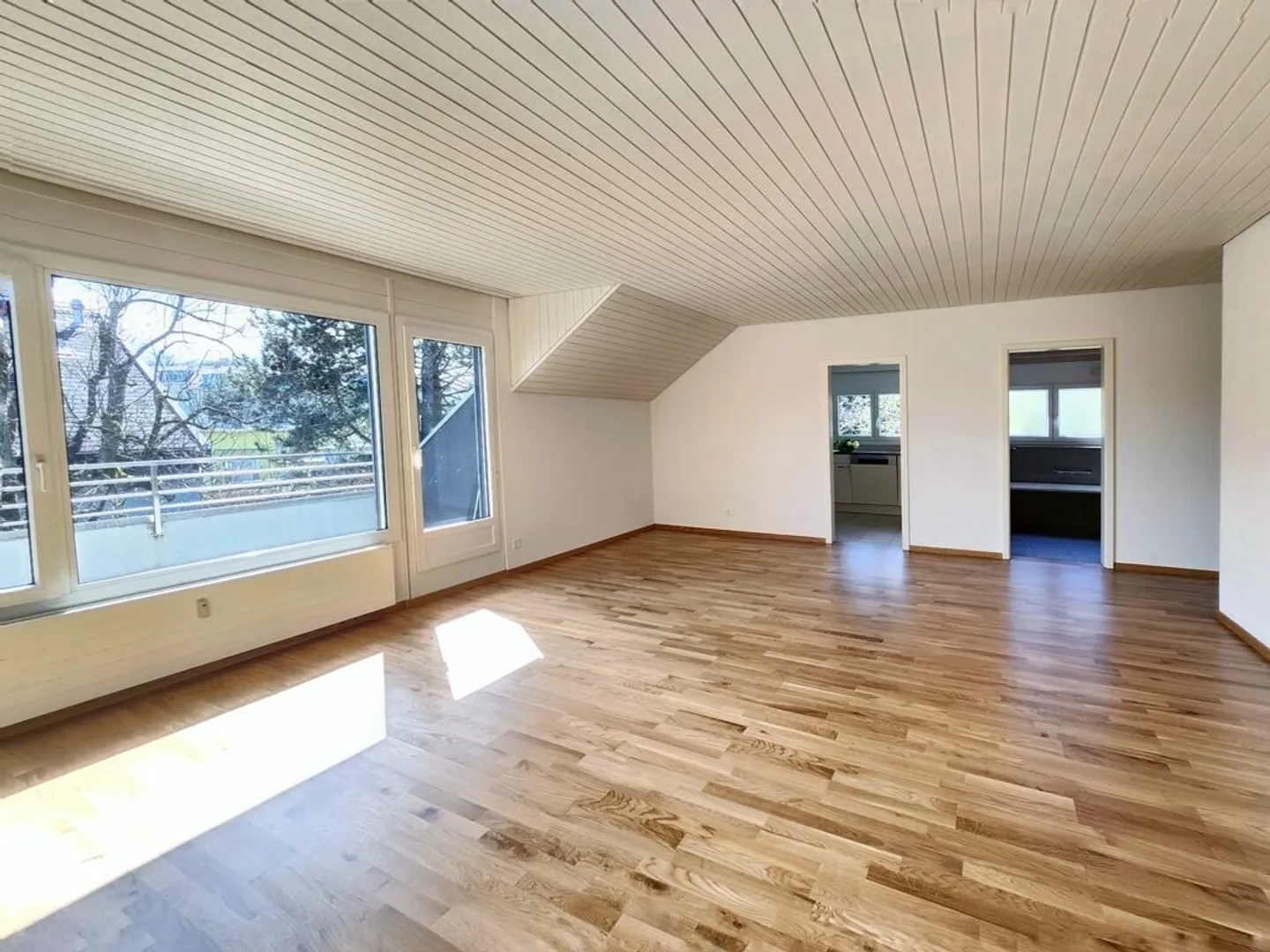 Ampio appartamento di 3,5 locali all'ultimo piano - Foto 8 di 12