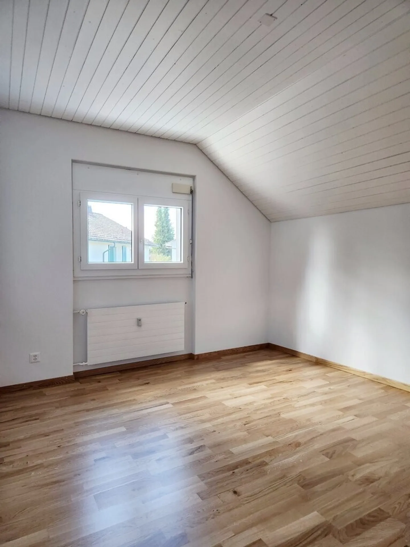 Ampio appartamento di 3,5 locali all'ultimo piano - Foto 9 di 12