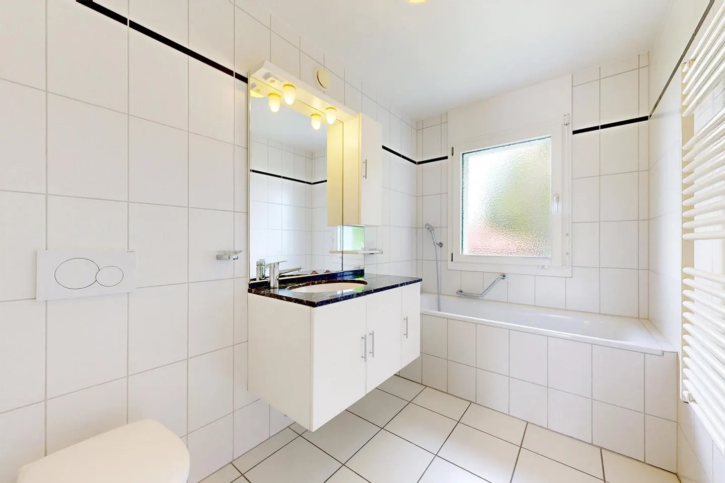 Spacious Accommodation - Photo 6 of 10