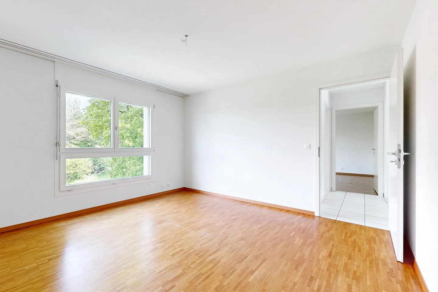 Spacious Accommodation - Photo 8 of 10