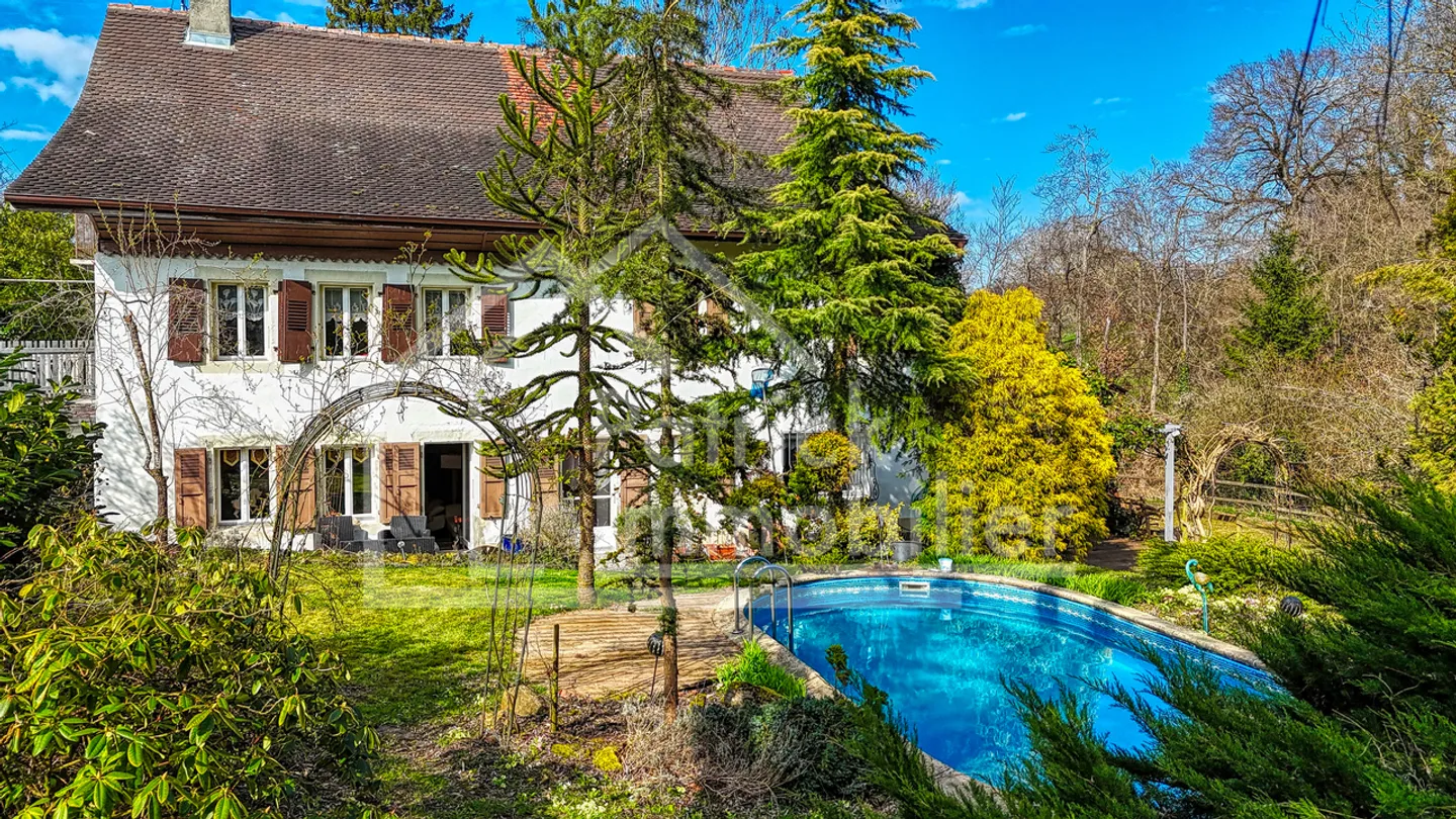 Characterful renovated farmhouse with swimming pool and equestrian facilities - Photo 2 of 14