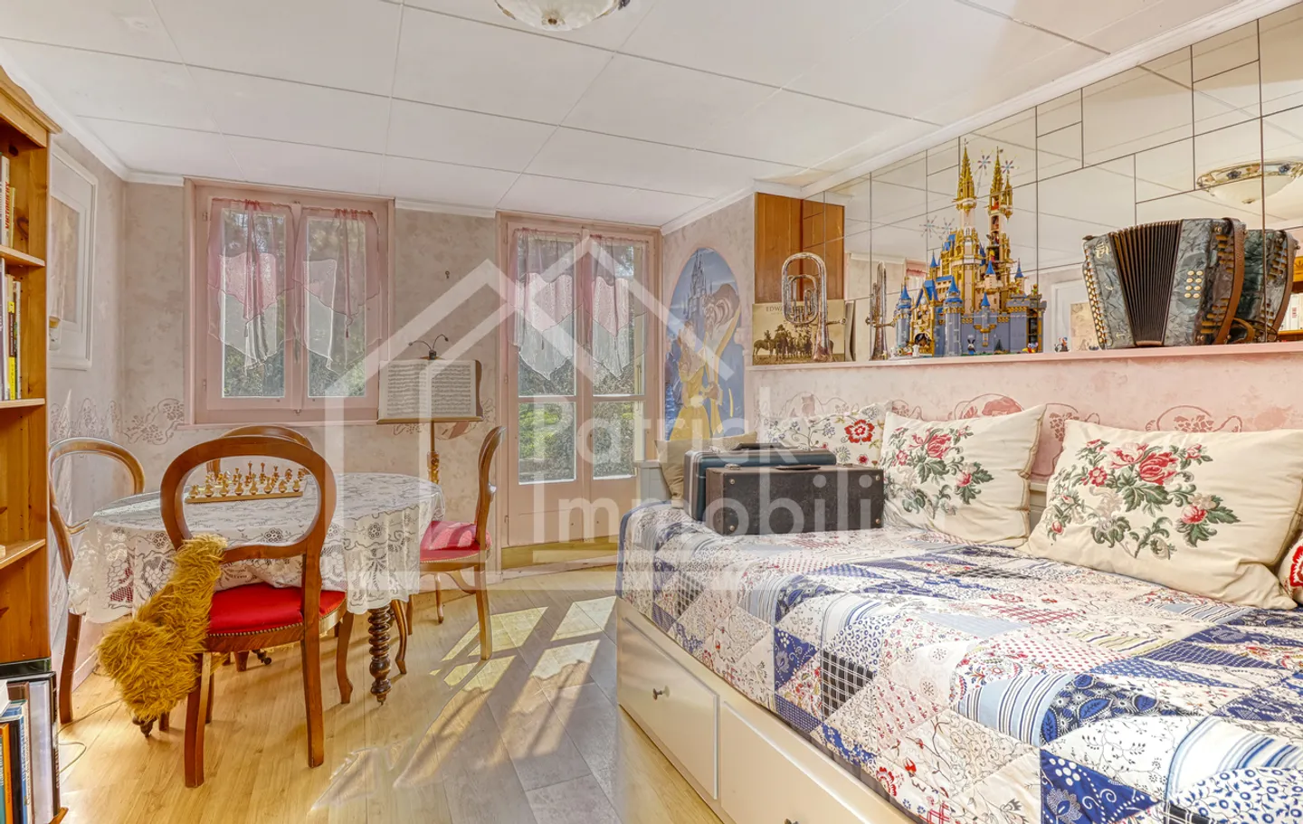 Characterful renovated farmhouse with swimming pool and equestrian facilities - Photo 7 of 14