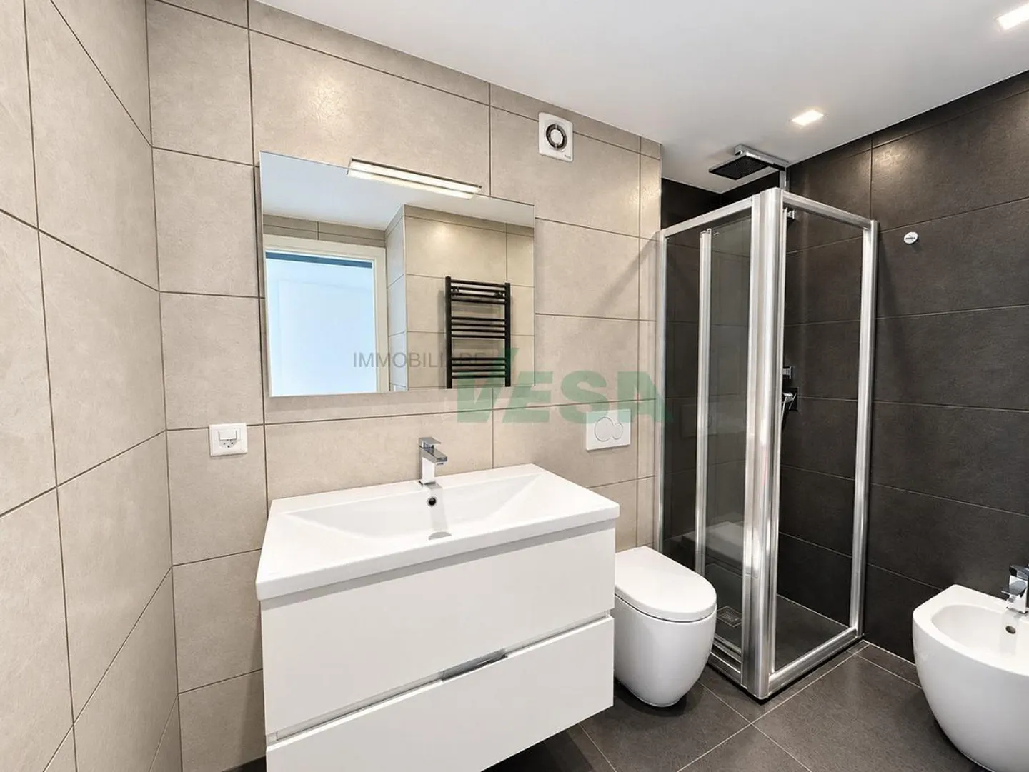 Appartamento moderno con vista lago - Foto 7 di 11