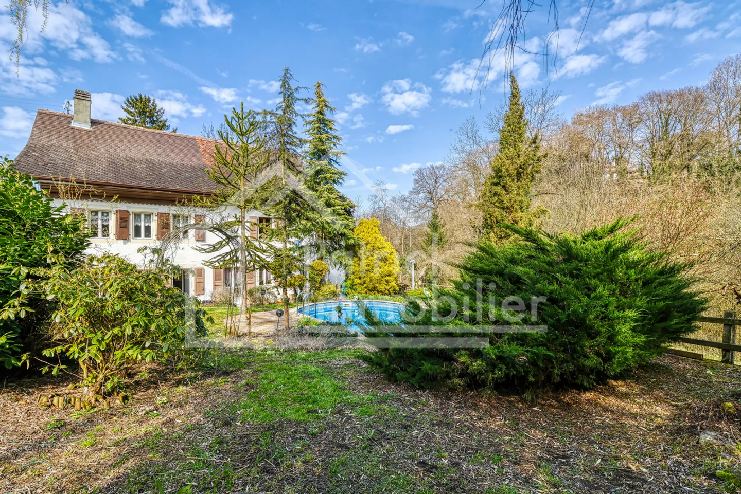 Characterful renovated farmhouse with swimming pool and equestrian facilities - Photo 14 of 14