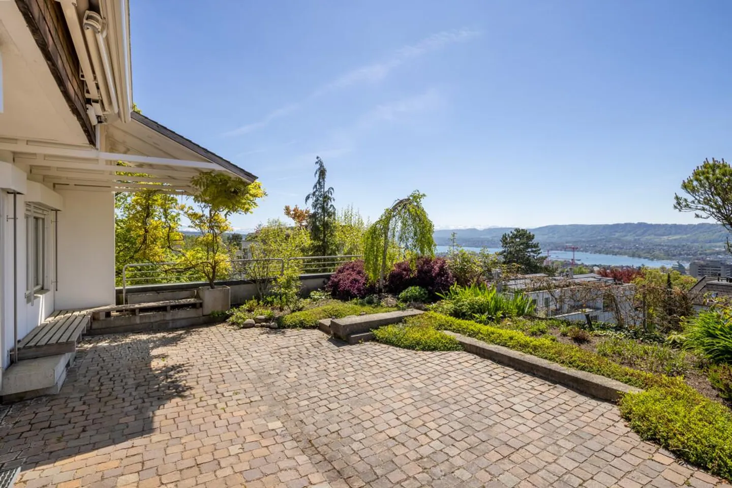 Zürich: Dream Home Above the Rooftops of the City of Limmat - Photo 3 of 5