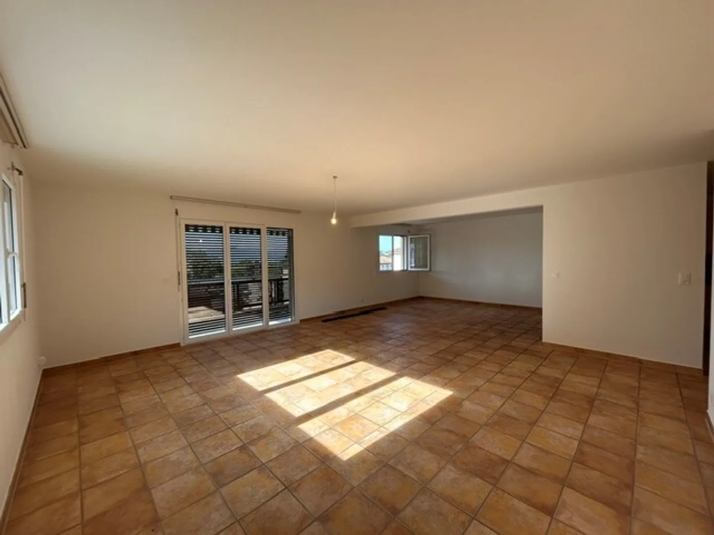 Appartement spacieux de 4 pièces - Photo 3 sur 11