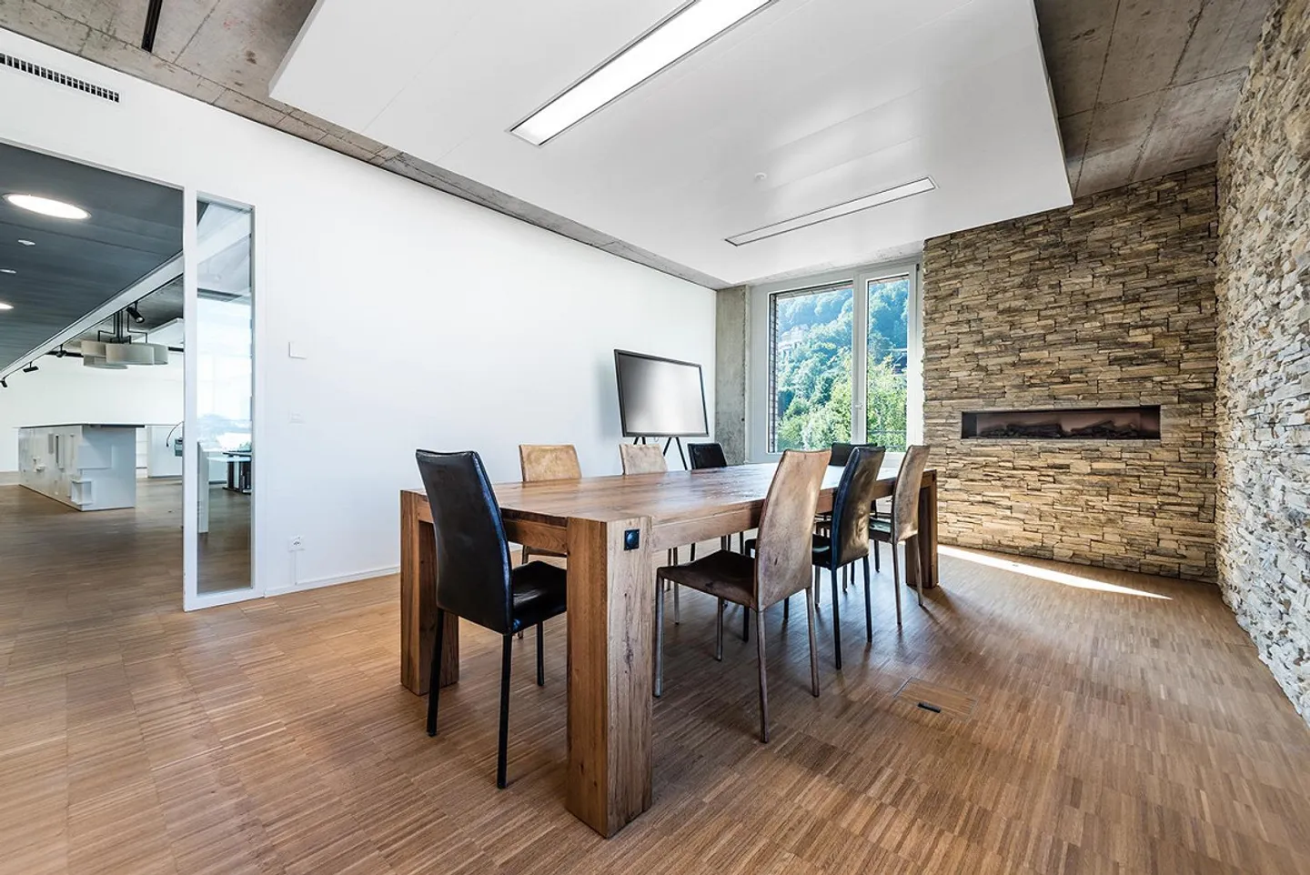 Representative office spaces in a modern building - Photo 2 of 3