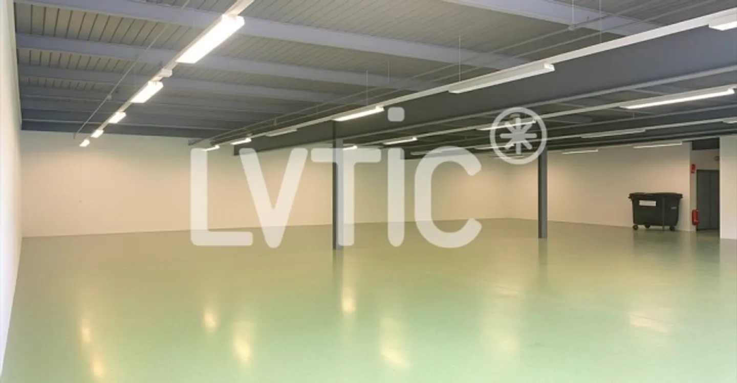 Warehouse - Photo 3 of 5