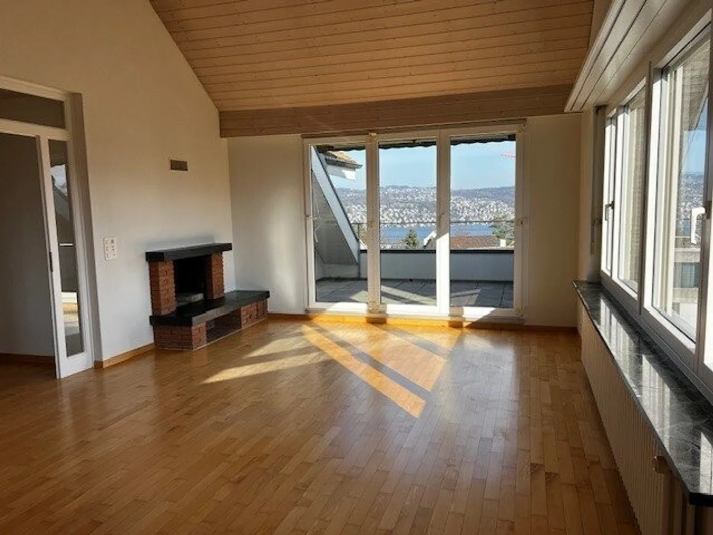 Bellissimo attico di 3 stanze in una posizione tranquilla - Foto 5 di 11