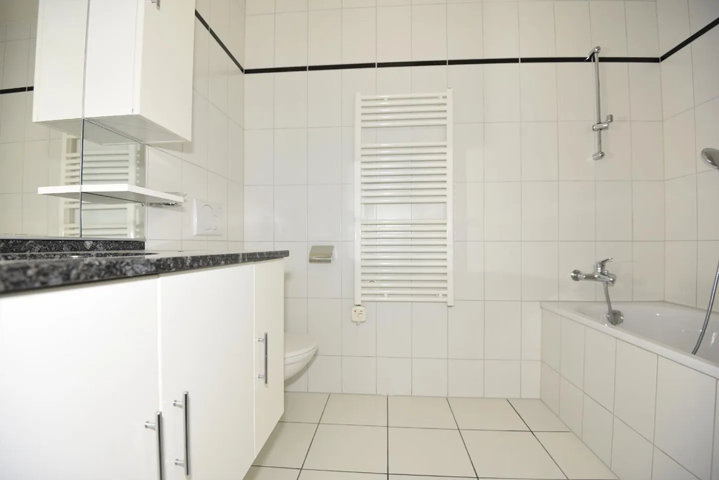 Bel appartement dans un cadre verdoyant - Photo 7 sur 9