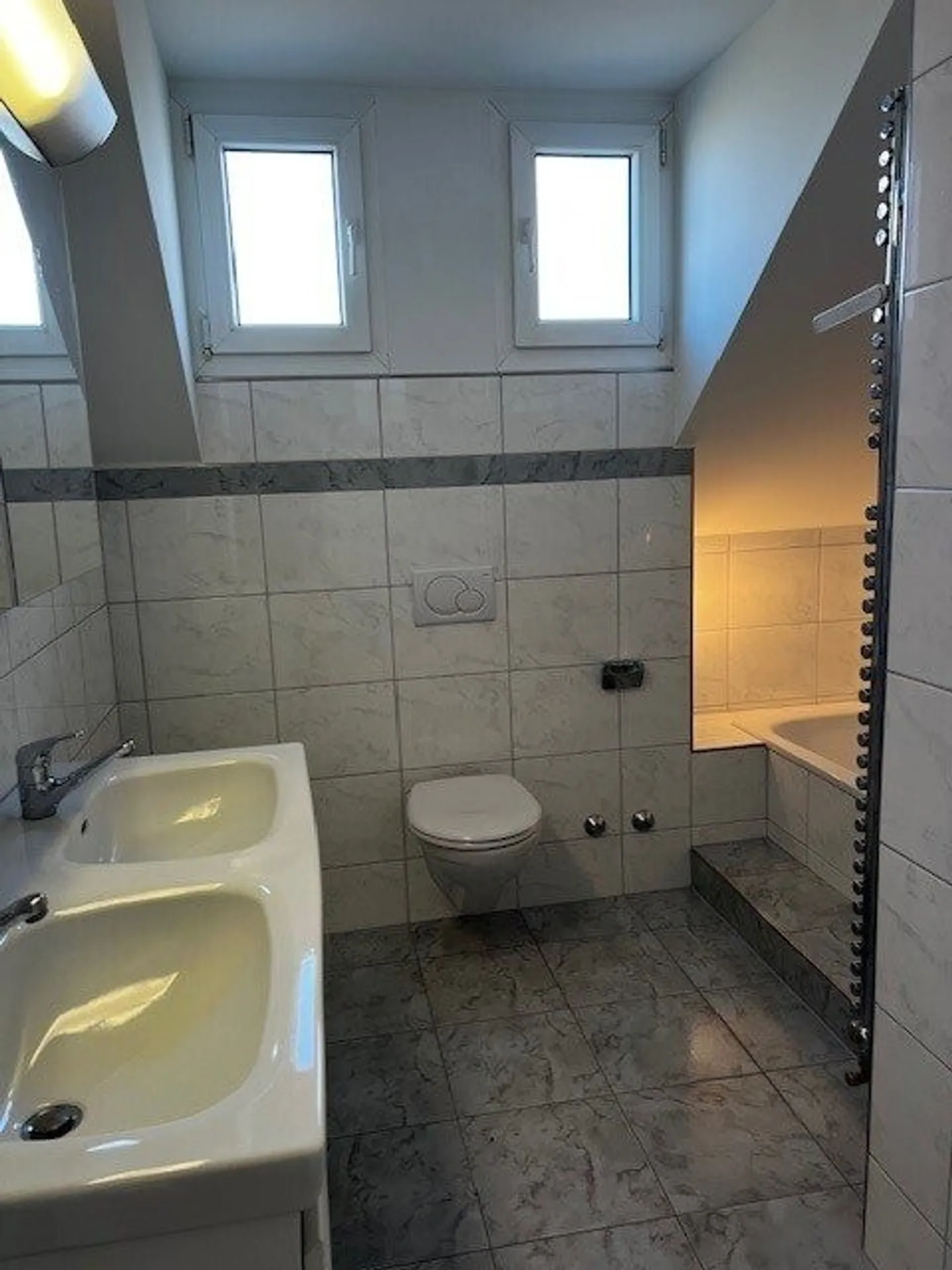 Bellissimo attico di 3 stanze in una posizione tranquilla - Foto 9 di 11