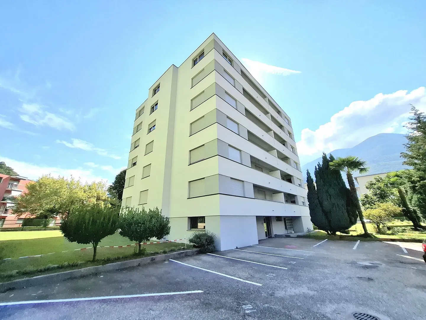 Helles und geräumiges Apartment mit 3,5 Zimmern in Castione, Kanton TI - Foto 13 von 14
