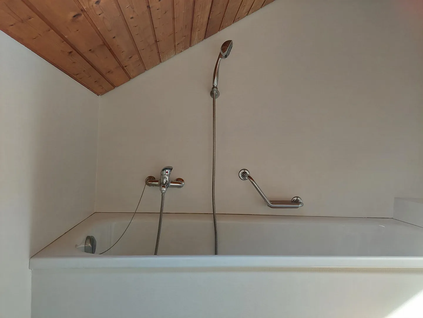 Zentral gelegene Altbauwohnung an Aussichtslage - Foto 2 von 9