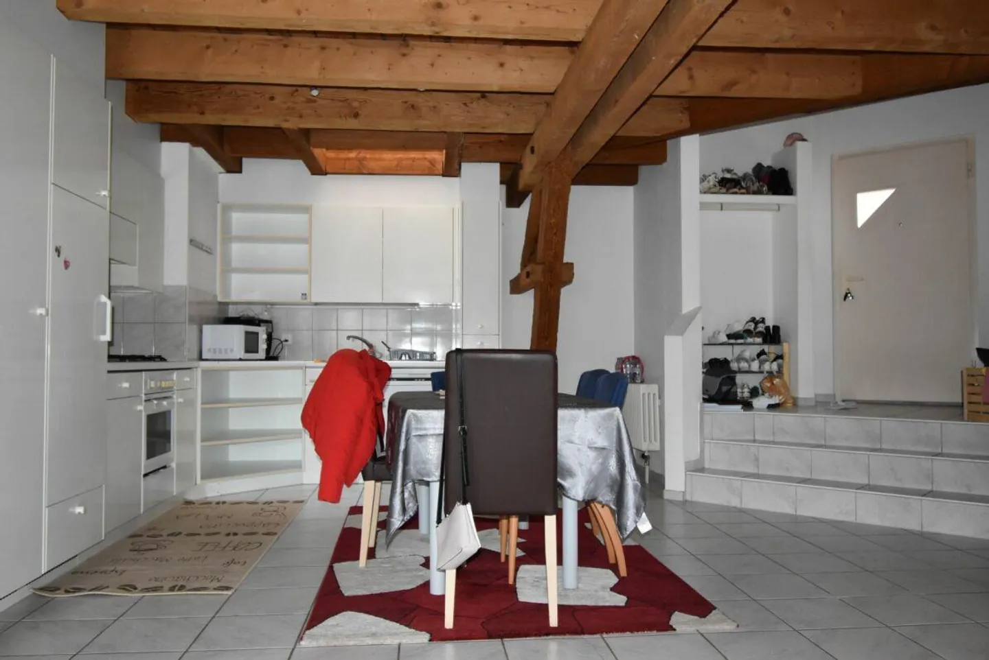 Appartamento accogliente all'ultimo piano con balcone / Centro Neuhausen - Foto 2 di 11