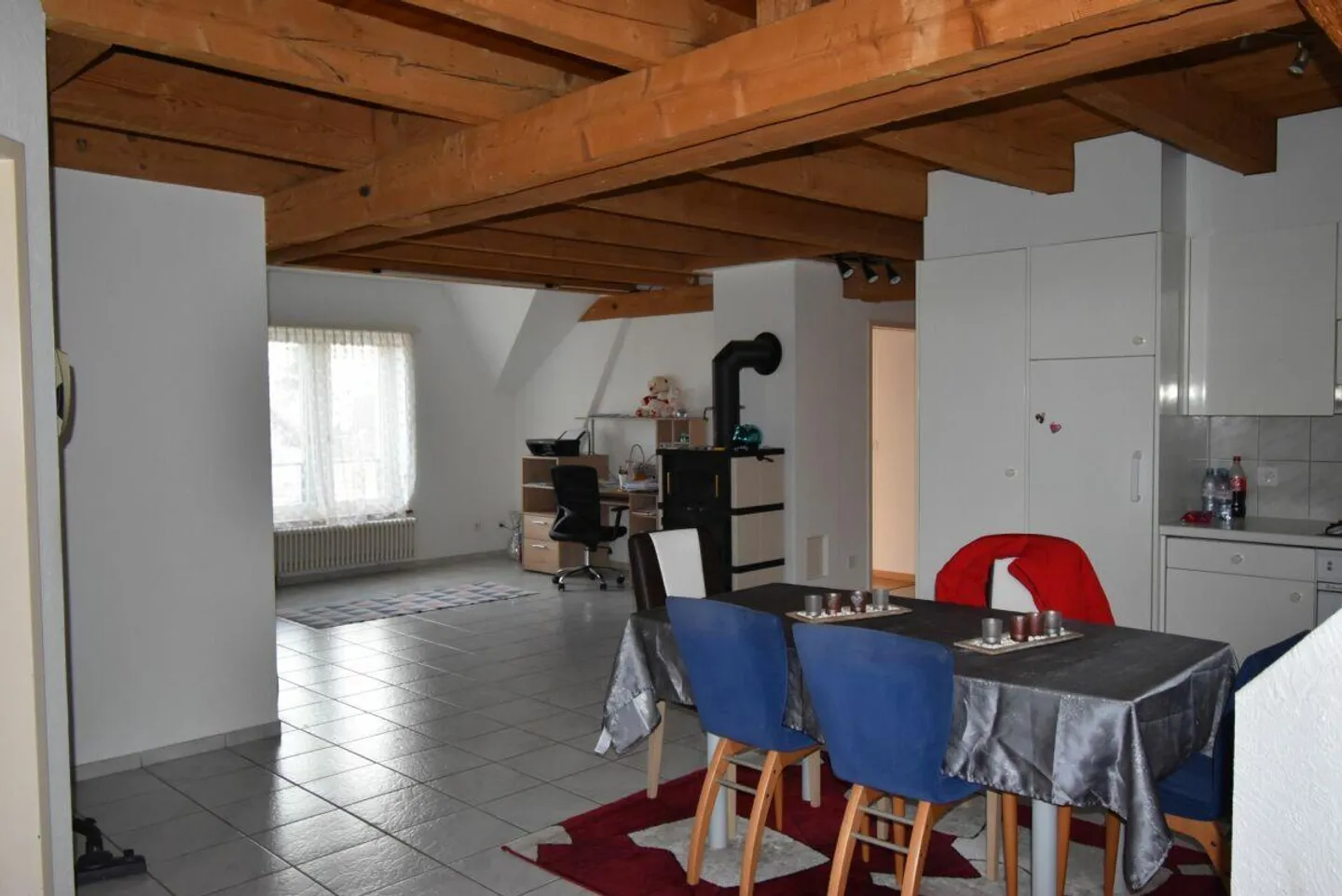 Appartamento accogliente all'ultimo piano con balcone / Centro Neuhausen - Foto 3 di 11