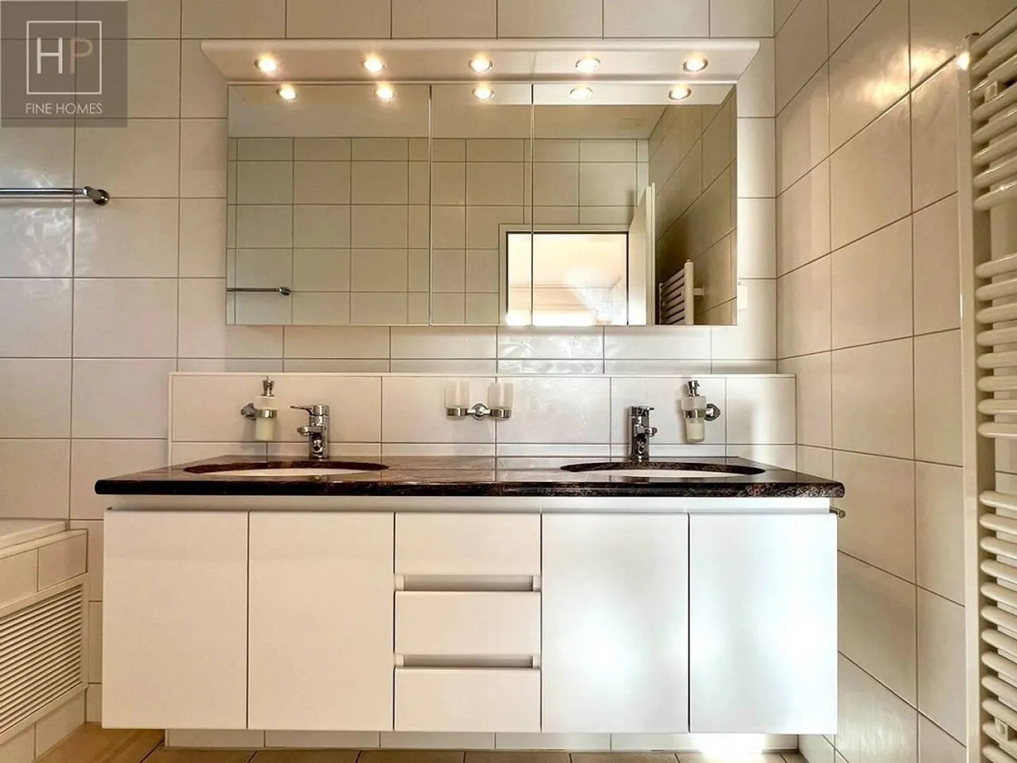 Appartement en attique de 4,5 pièces avec espace aménagé et 2 AEHP - Photo 14 sur 19