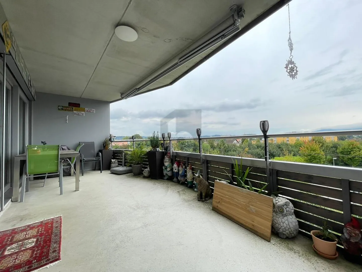 MODERNO IN UNA POSIZIONE CENTRALE CON UN GRANDE BALCONE - Foto 1 di 6