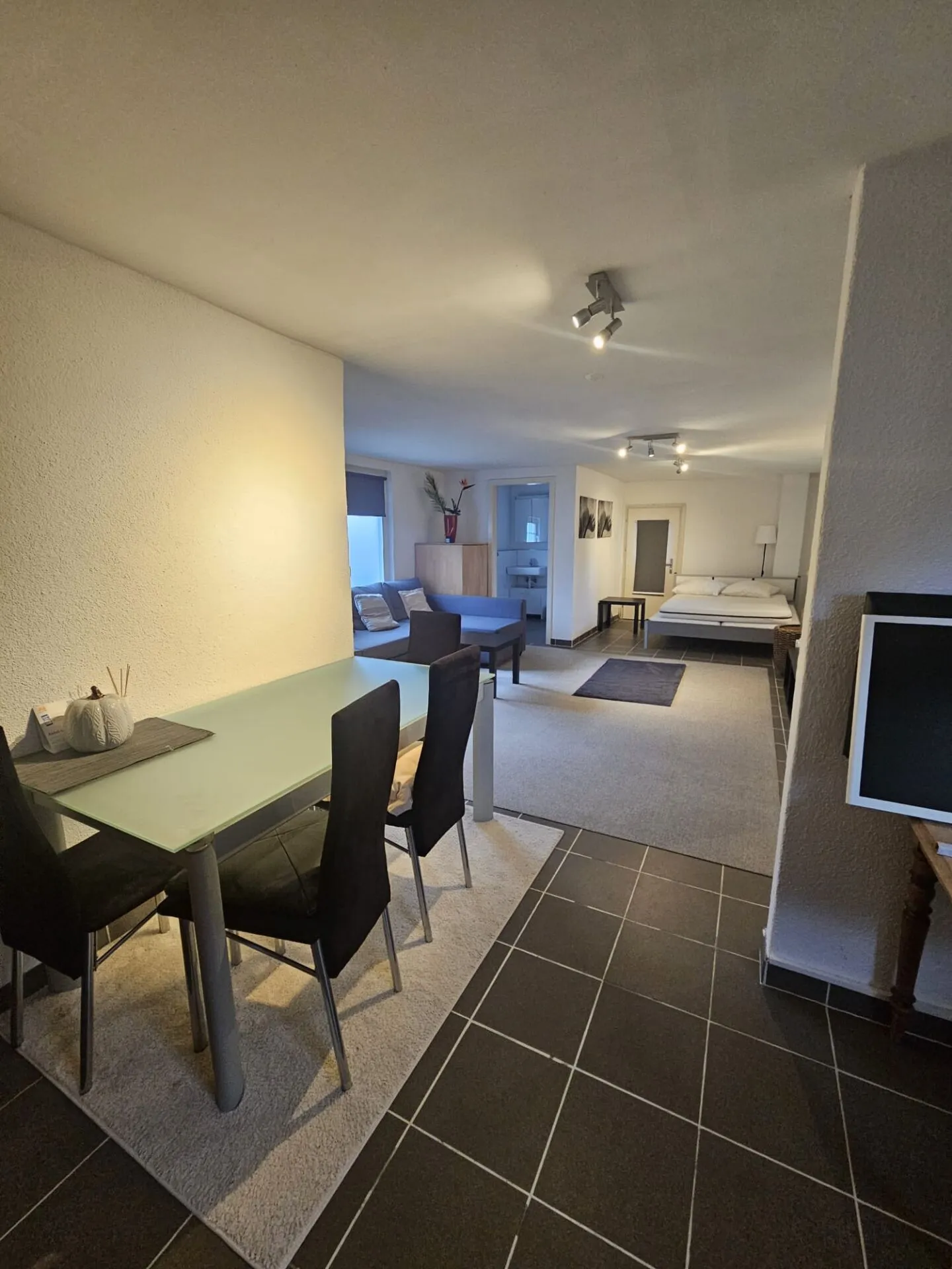 1.5 ZWG - Apartment - Photo 1 of 5