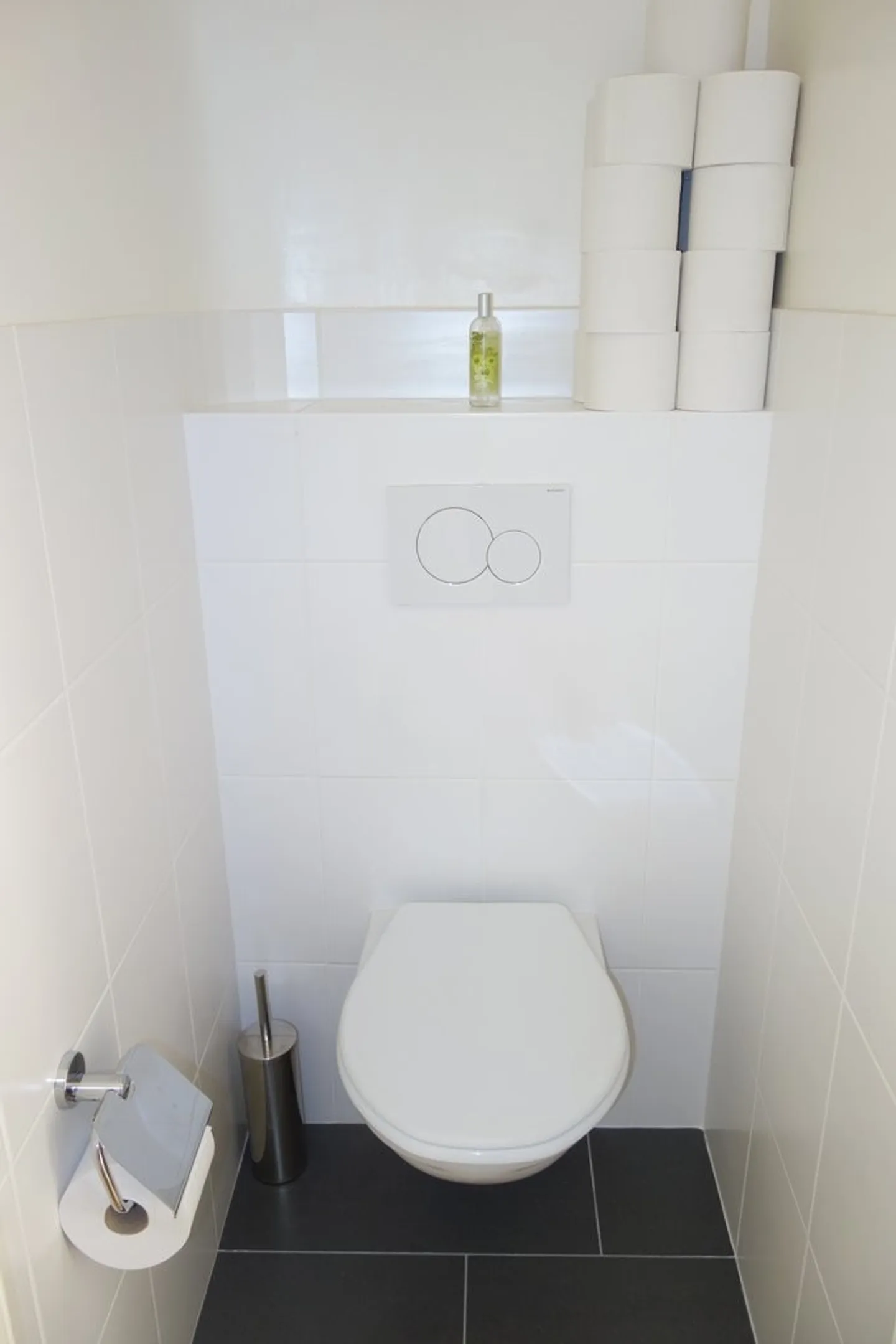 Vicino alla stazione ferroviaria di Eaux-Vives - Foto 4 di 5