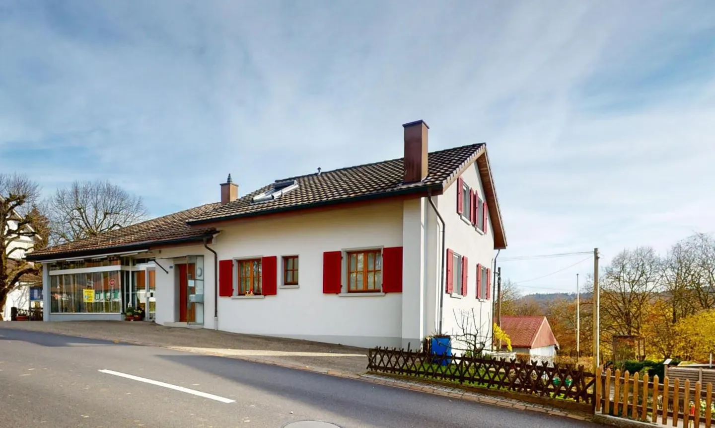 Incantevole casa unifamiliare con ex locale commerciale - Foto 3 di 13