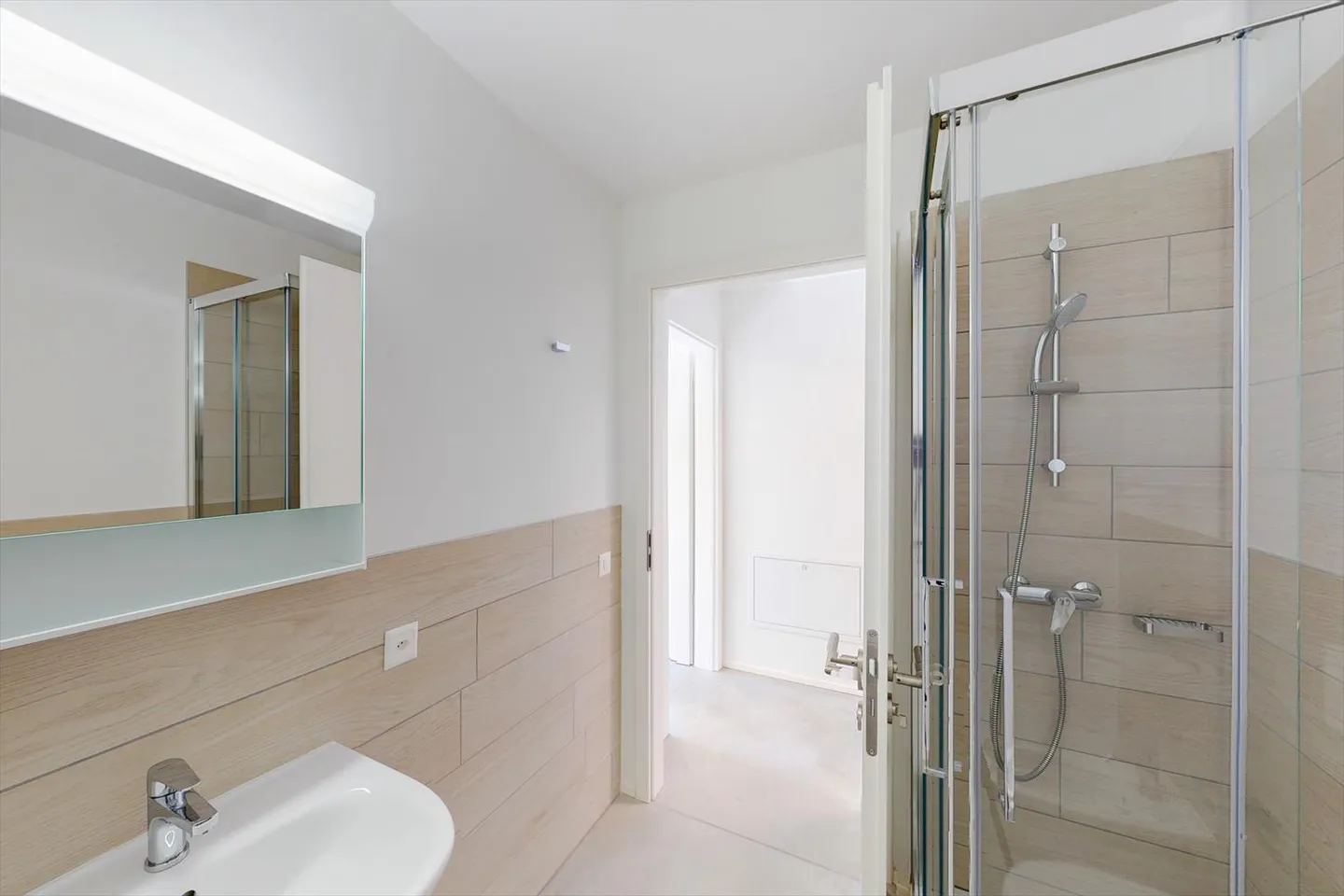 Möbliertes Zimmer in Moderner Residenz - Foto 6 von 11