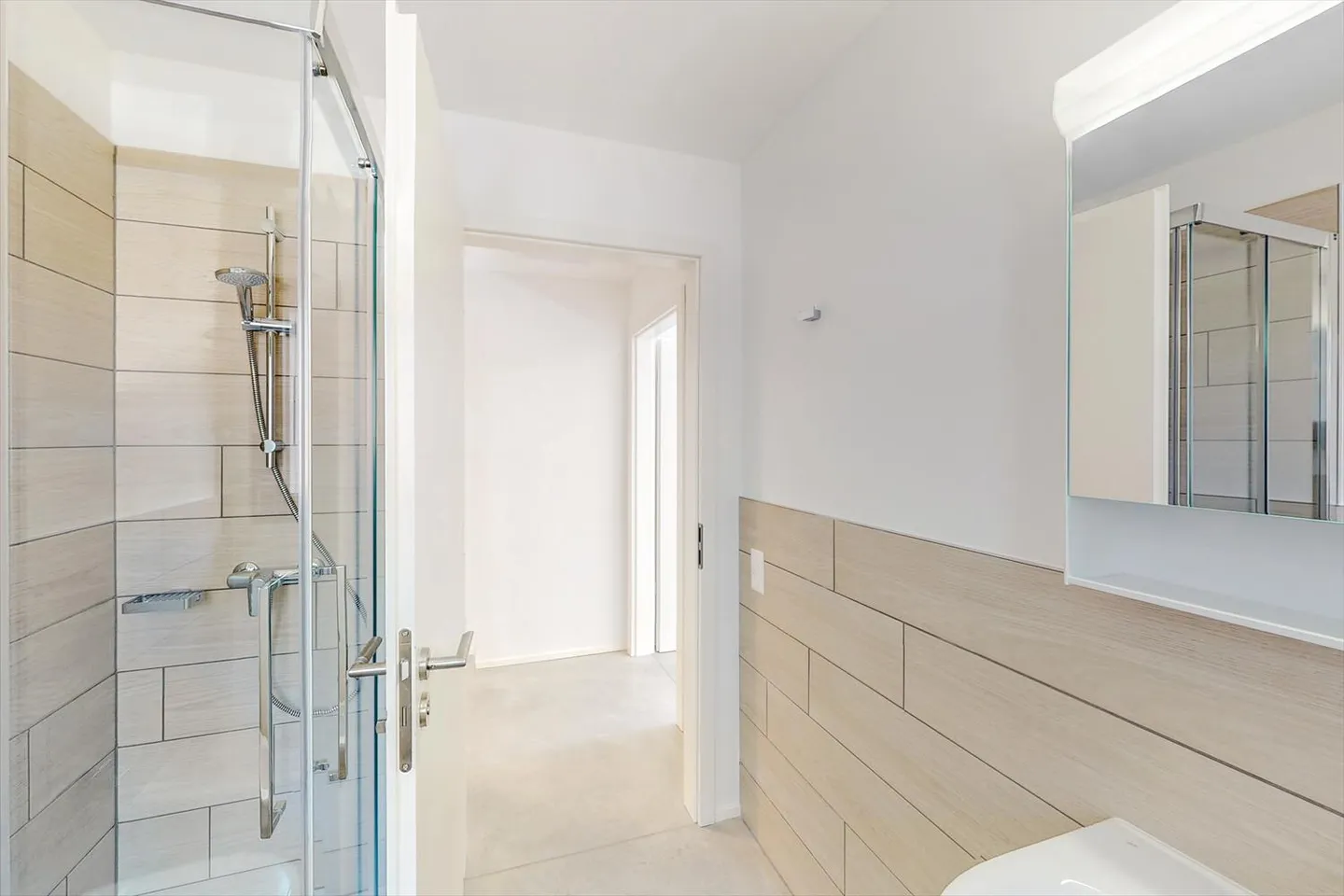 Möbliertes Zimmer in Moderner Residenz - Foto 8 von 11