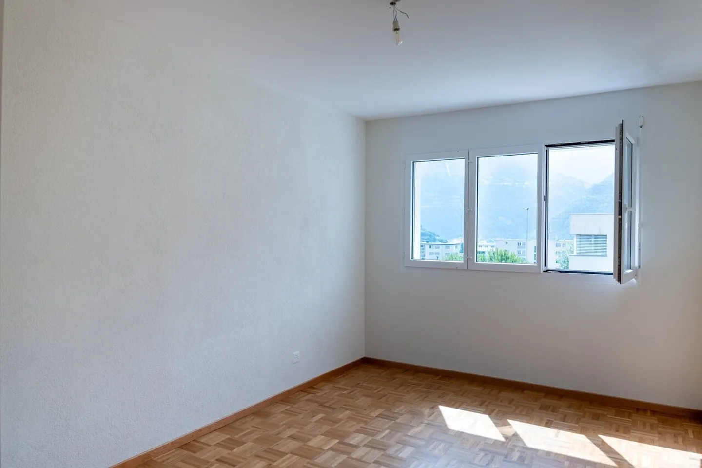 Appartement lumineux 3.5 pièces - Photo 3 sur 5