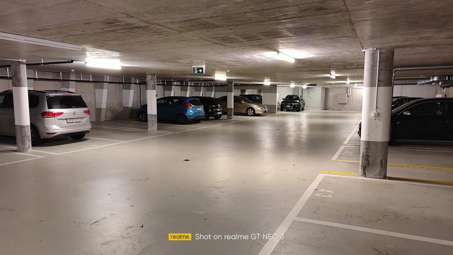 Place de Parc Intérieure avec Chargeur - Photo 1 sur 3