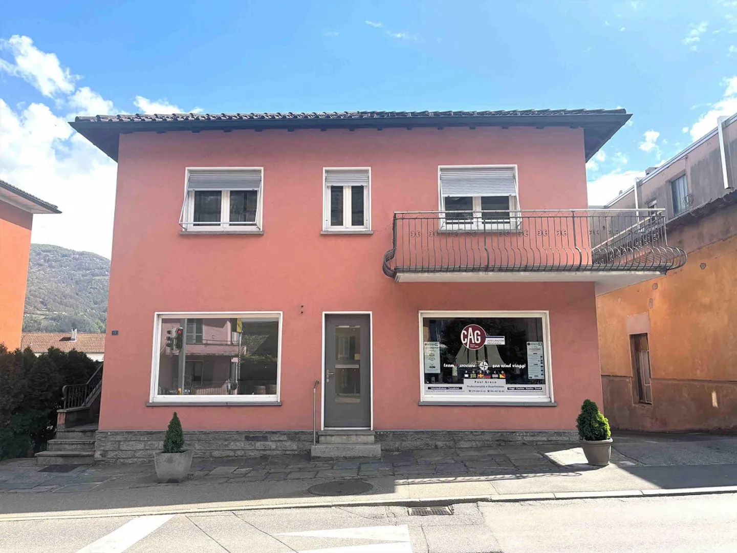 Spazio Commerciale con Grande Visibilità - Foto 1 di 9