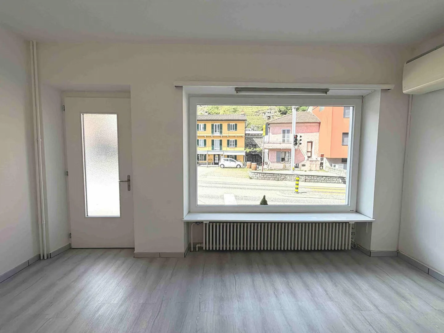 Spazio Commerciale con Grande Visibilità - Foto 4 di 9