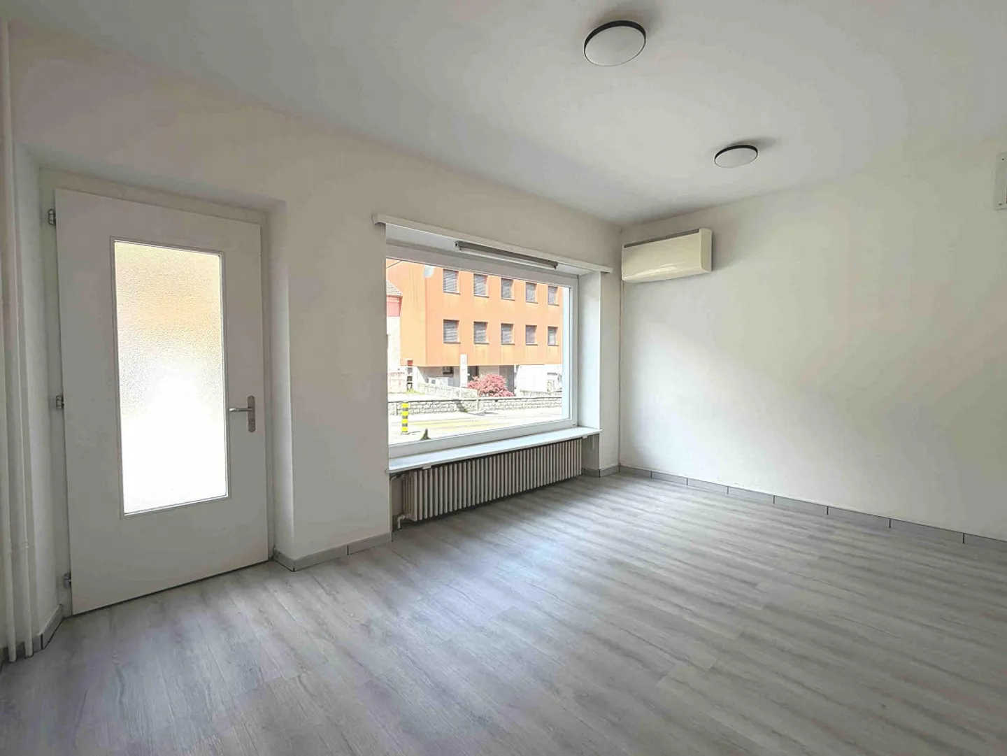 Spazio Commerciale con Grande Visibilità - Foto 6 di 9