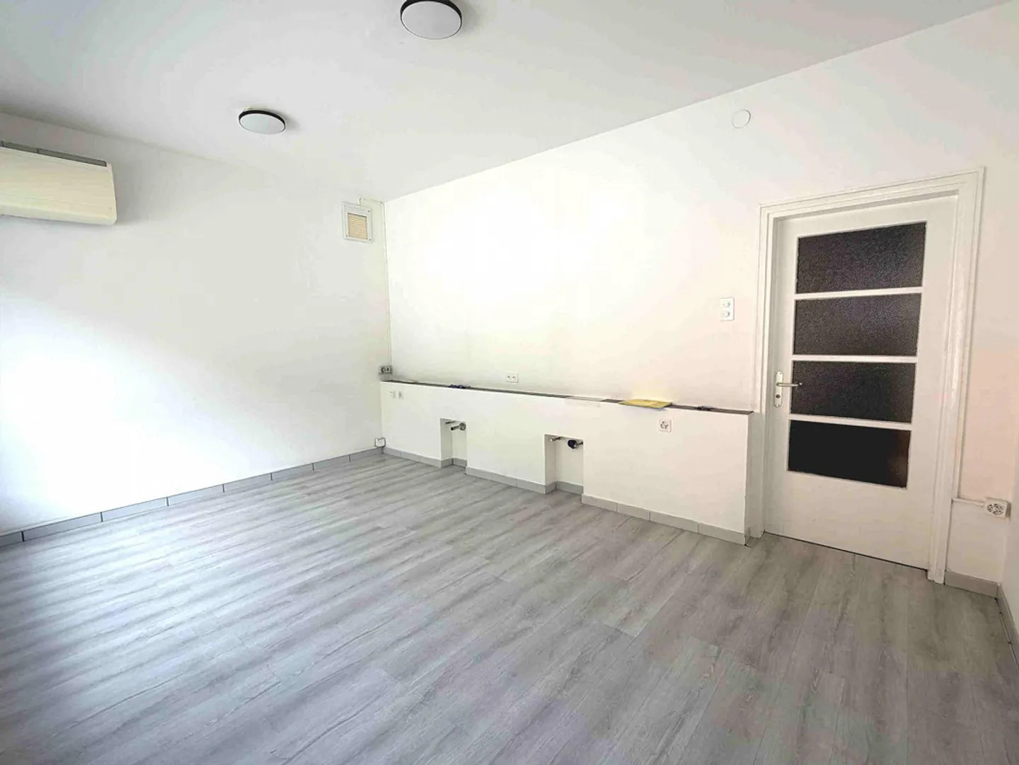 Spazio Commerciale con Grande Visibilità - Foto 7 di 9