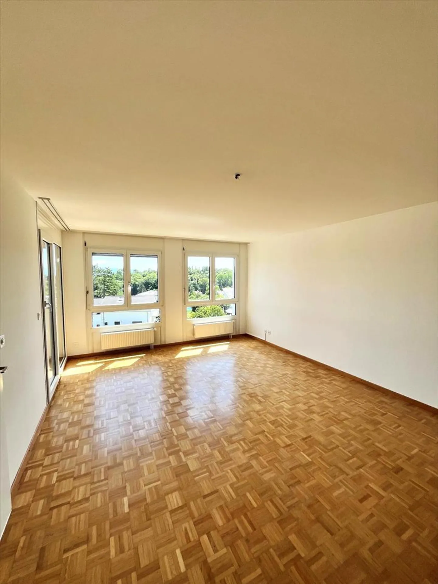 Beautiful 4.5-room apartment on the 2nd floor in 1260 Nyon - Photo 1 of 3