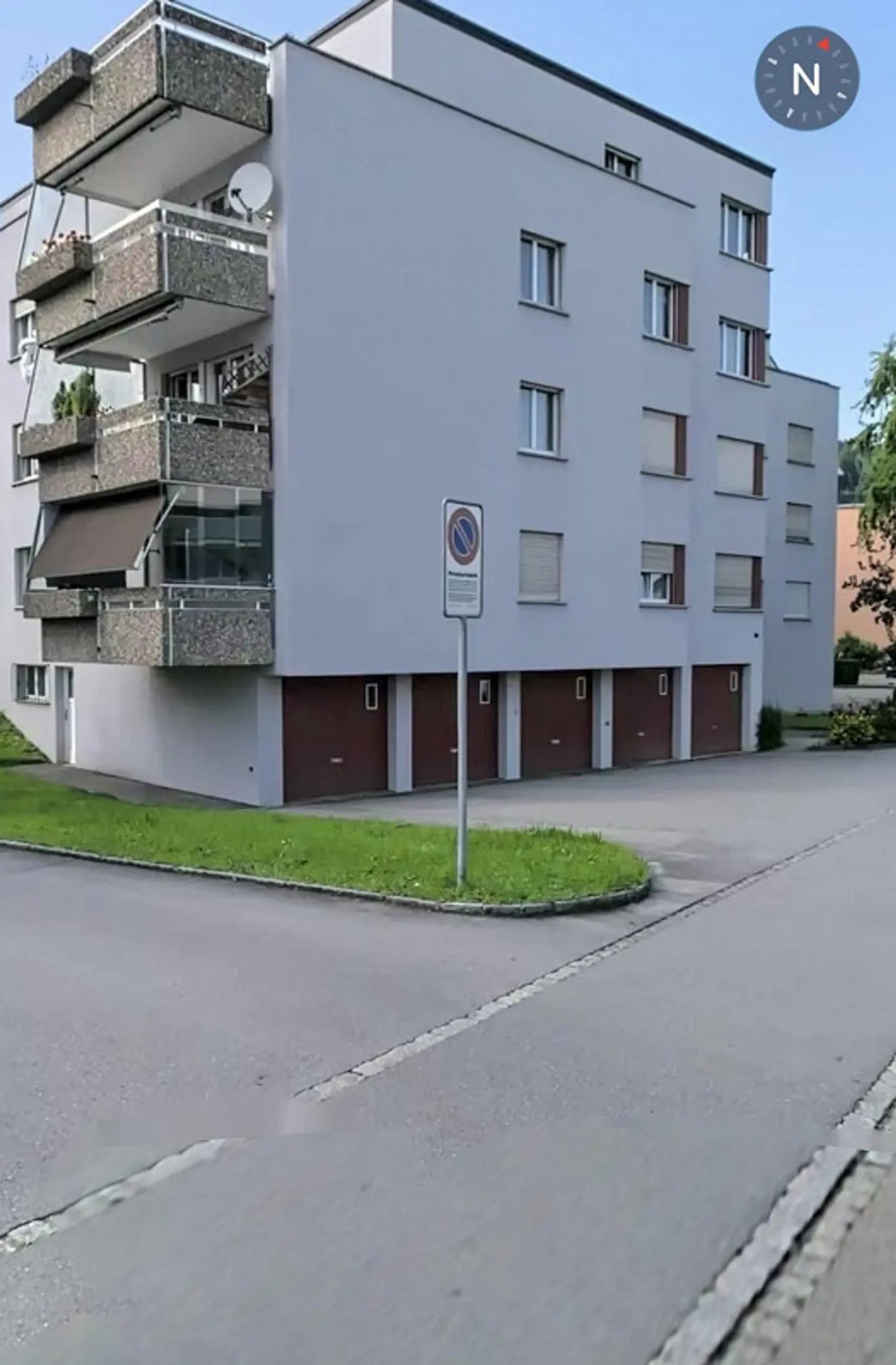 Appartement moderne de 3,5 pièces avec balcon et place de parking à Au SG - Photo 1 sur 11
