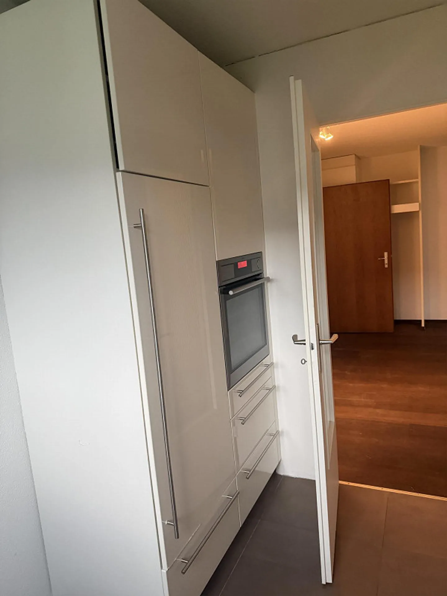 Appartement moderne de 3,5 pièces avec balcon et place de parking à Au SG - Photo 8 sur 11