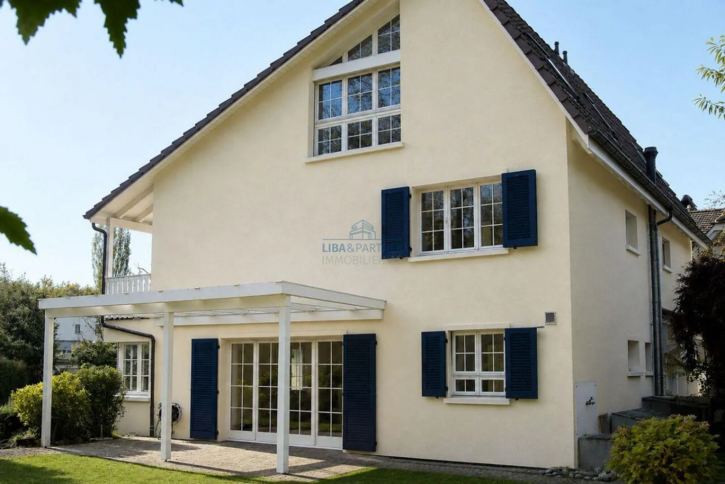 Maison jumelée attrayante avec jardin idyllique à Bottmingen - Photo 2 sur 22