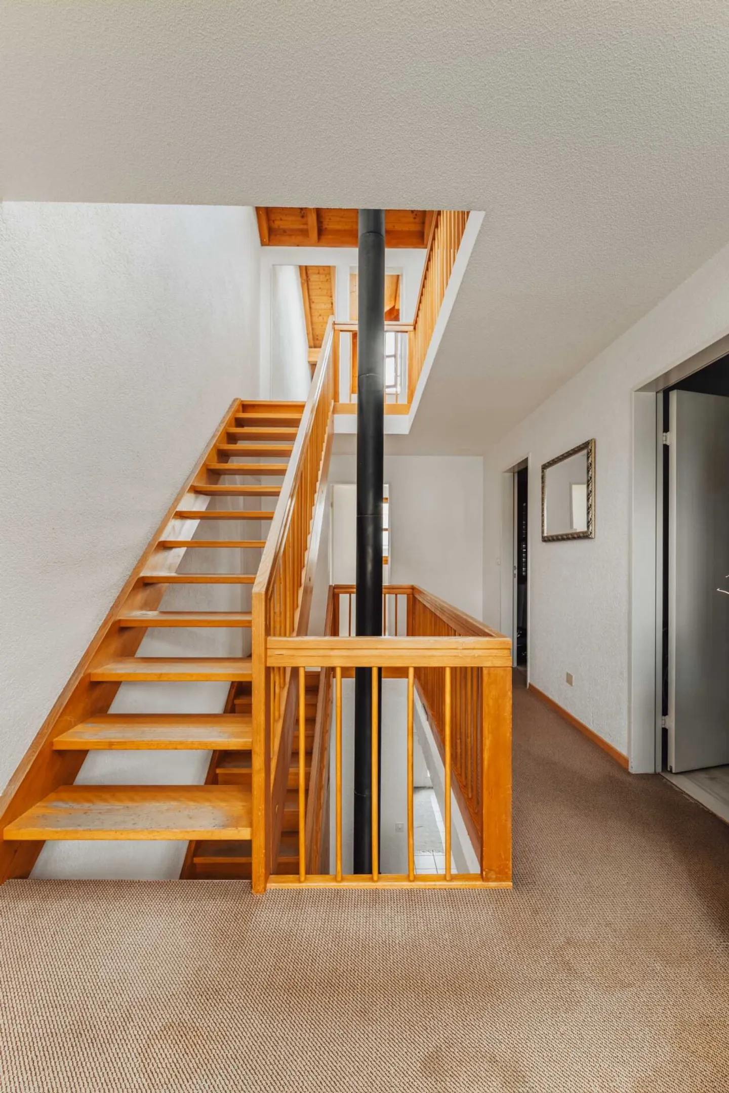 Single Family House / Middle House with Garden - Photo 11 of 24