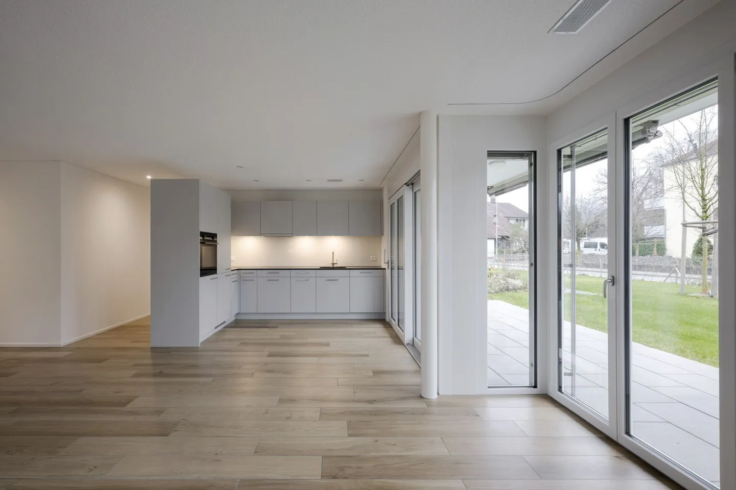 Appartement de jardin 4,5 pièces avec 2 espaces de sièges - Photo 2 sur 14