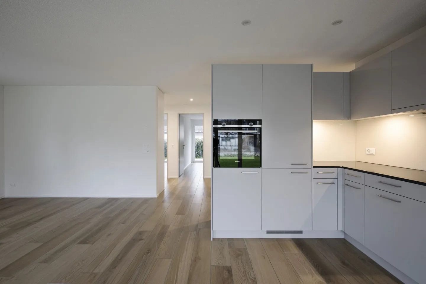 Appartement de jardin 4,5 pièces avec 2 espaces de sièges - Photo 3 sur 14