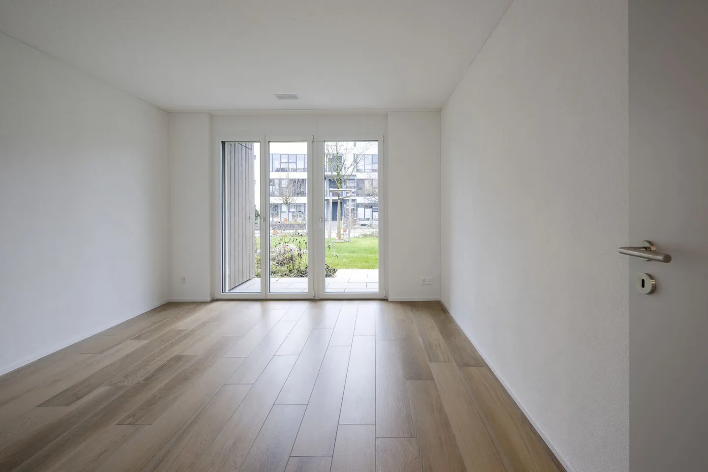 Appartement de jardin 4,5 pièces avec 2 espaces de sièges - Photo 10 sur 14