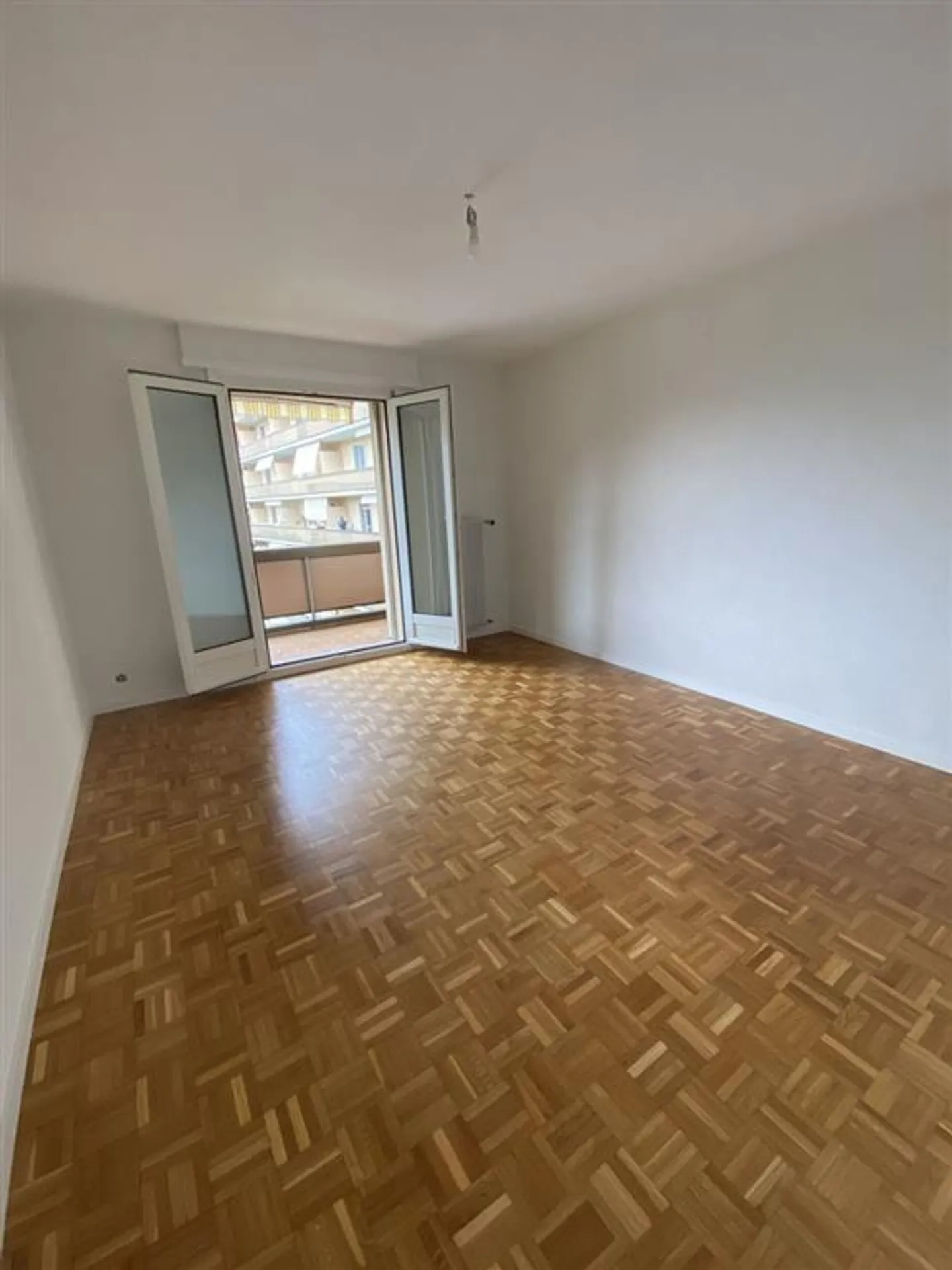 Charmante 2-Zimmer Wohnung in Vevey - Foto 3 von 8