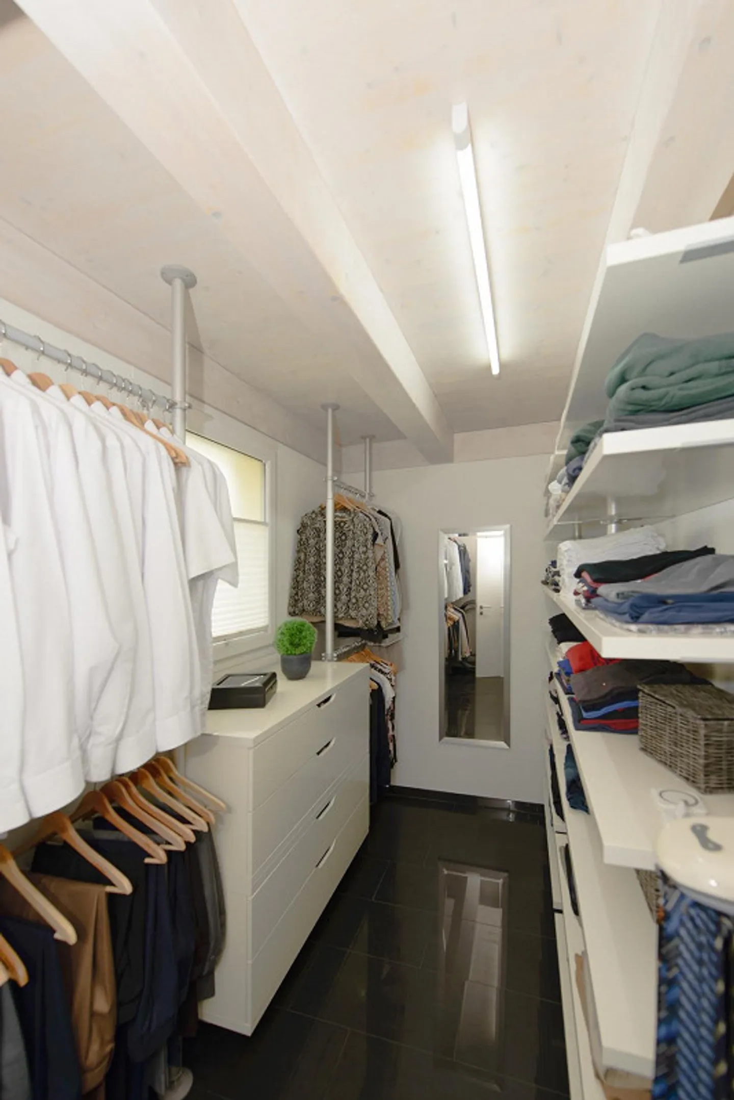 6 ½-Zimmer DEFH mit 4 geschlossenen Garagen in der Tiefgarage - Foto 8 von 12