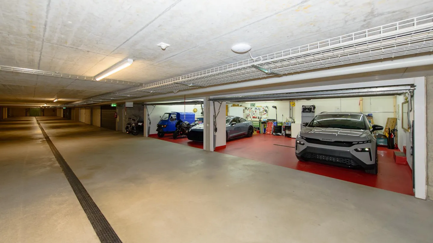 6 ½-Zimmer DEFH mit 4 geschlossenen Garagen in der Tiefgarage - Foto 11 von 12