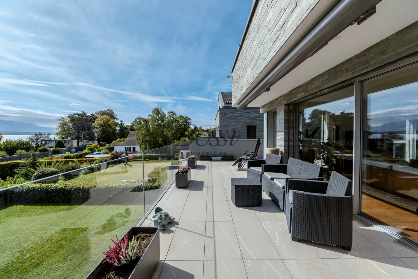 Élégance, volumes et lumière -- duplex avec vue lac - Foto 1 di 1