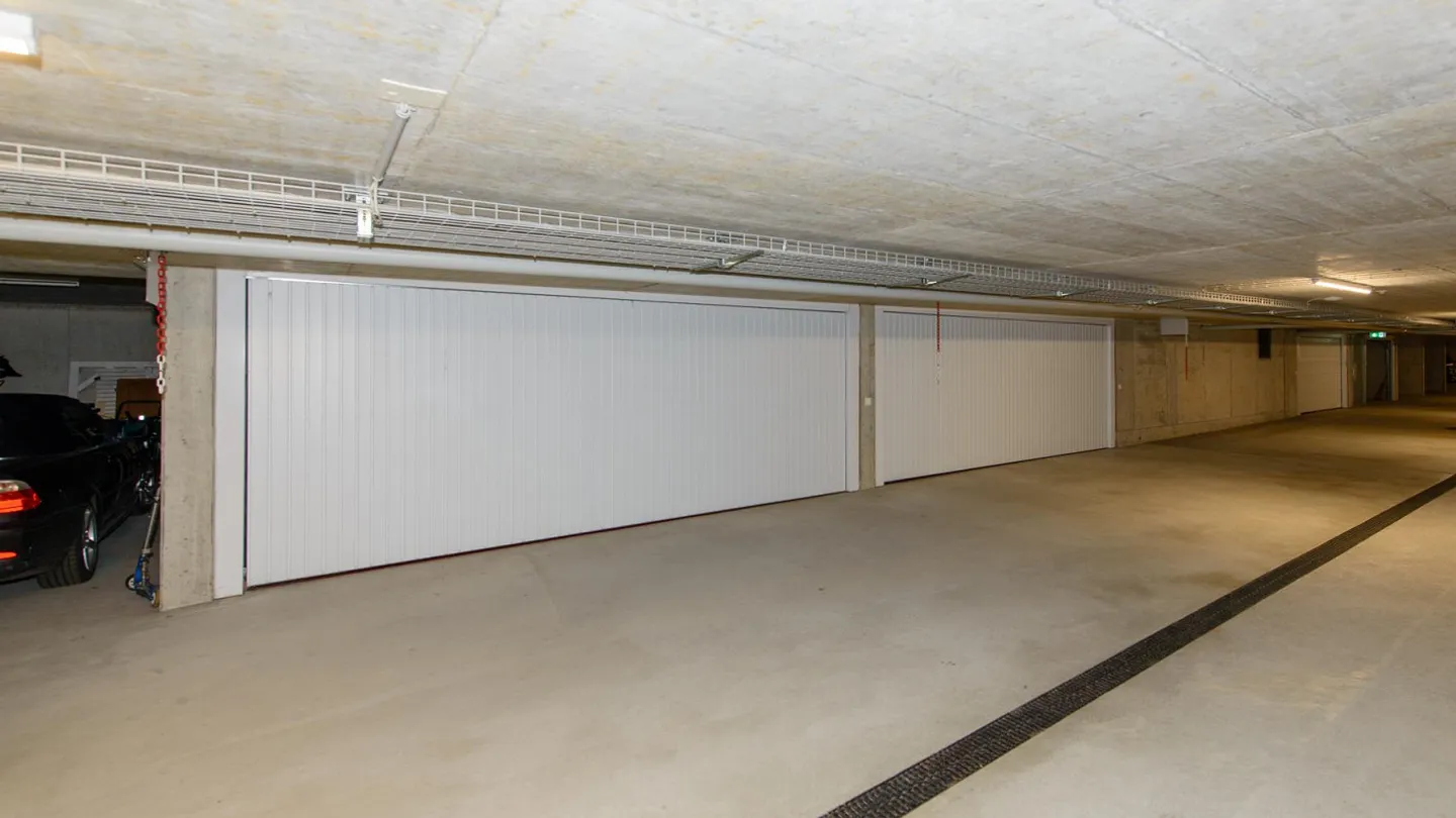 6 ½-Zimmer DEFH mit 4 geschlossenen Garagen in der Tiefgarage - Foto 12 von 12