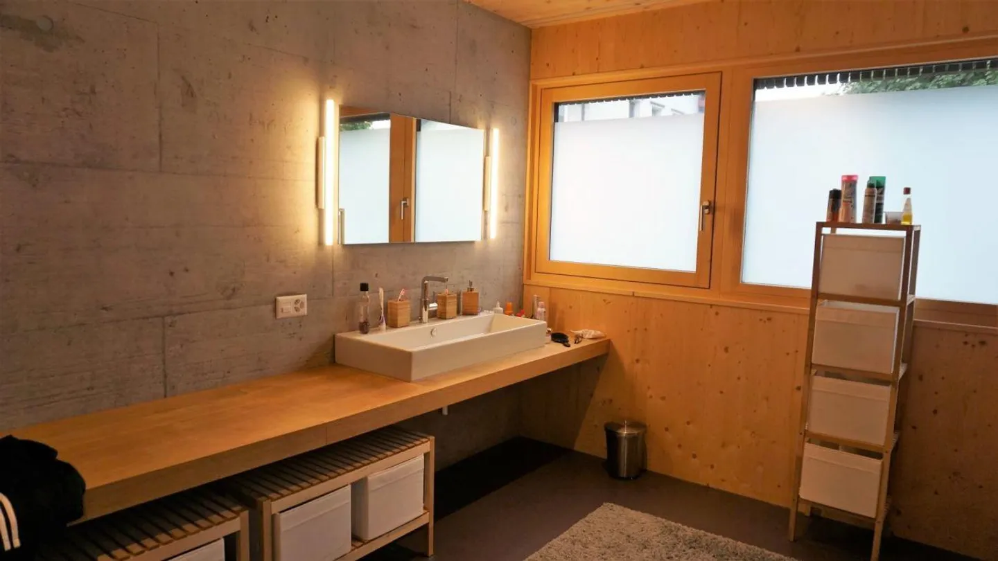 Modern living with plenty of space - Photo 9 of 14