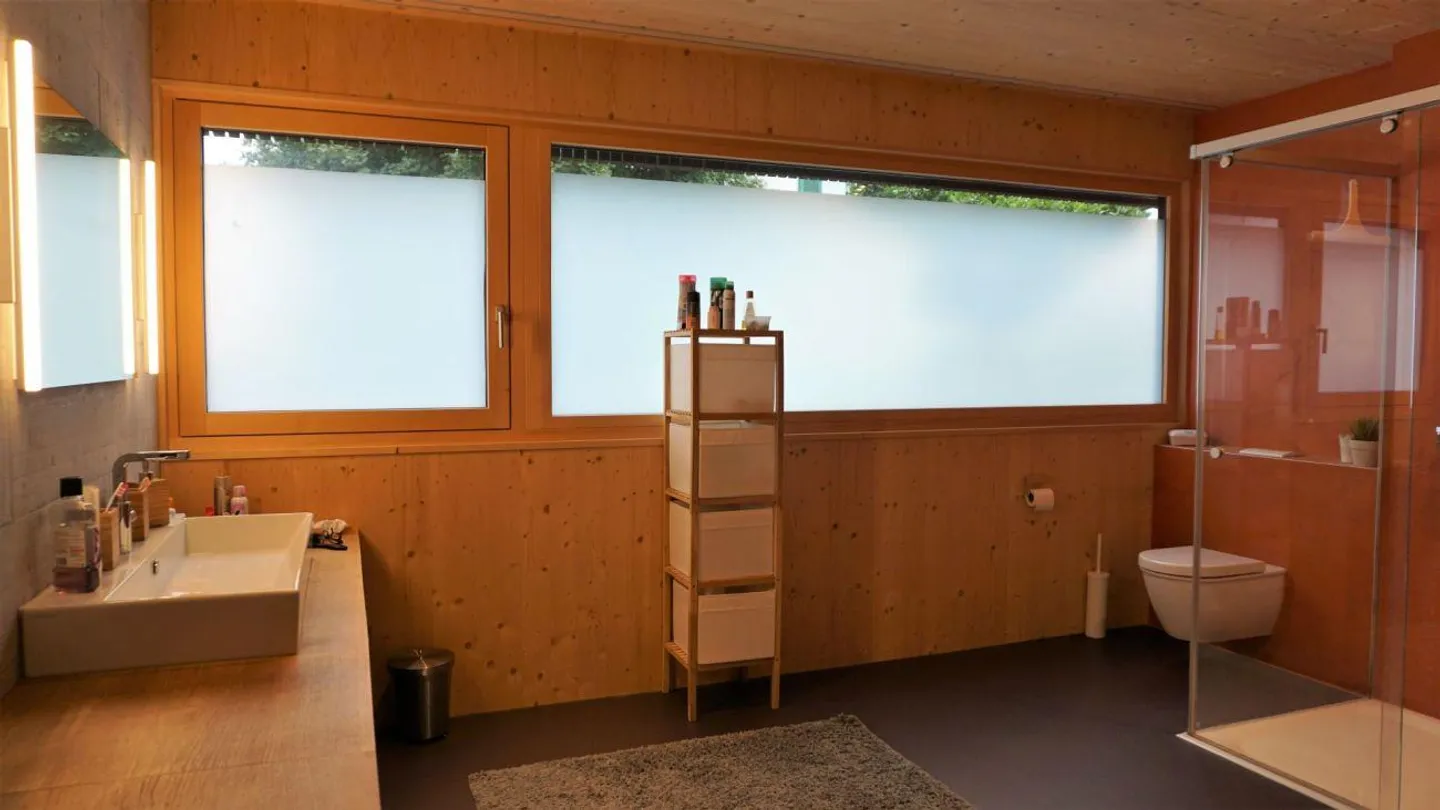 Modern living with plenty of space - Photo 10 of 14