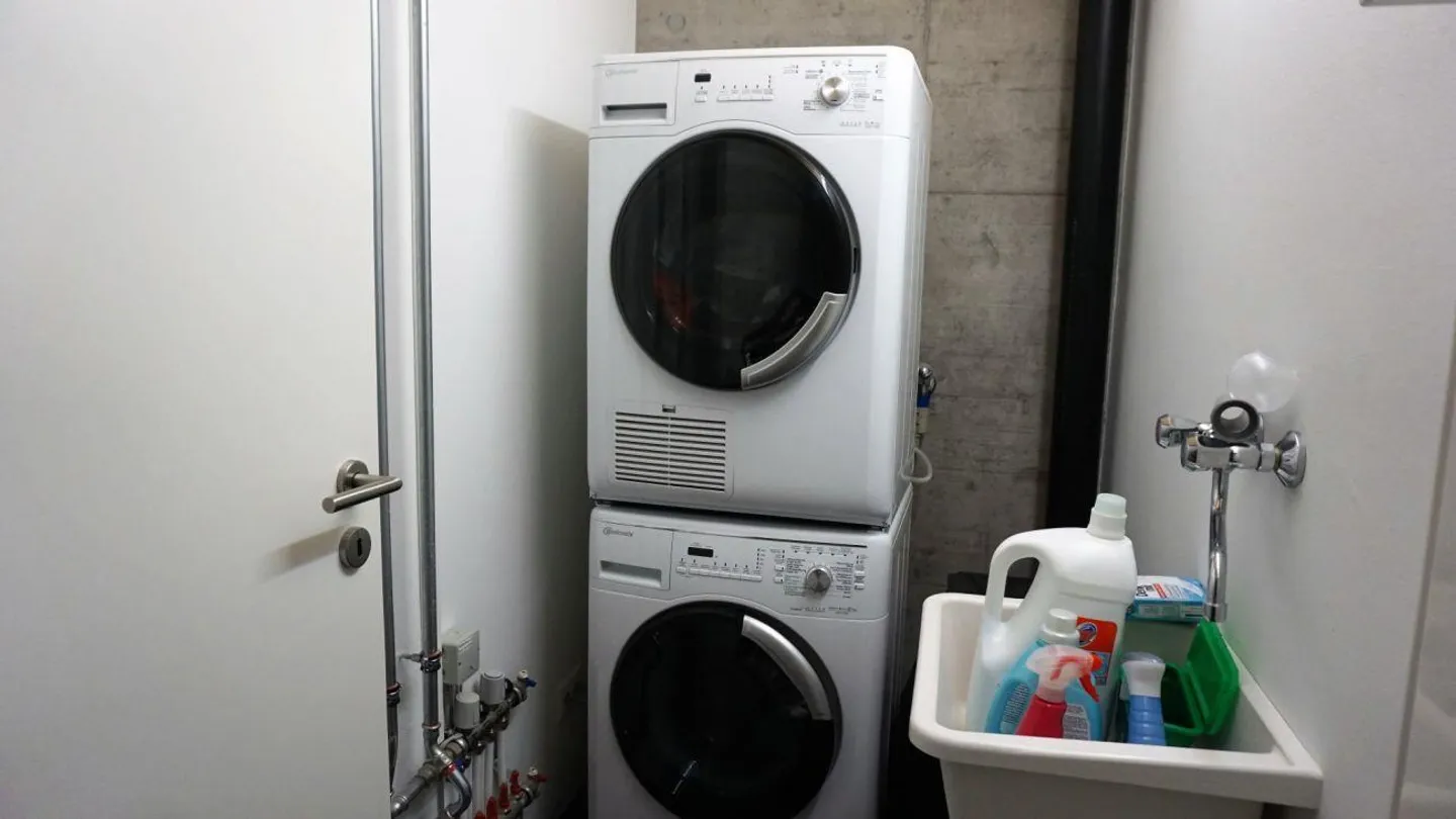 Modern living with plenty of space - Photo 12 of 14